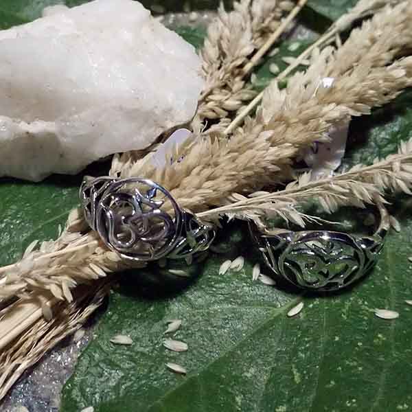 Anillo de Plata con OM en sánscrito - Tienda Budista