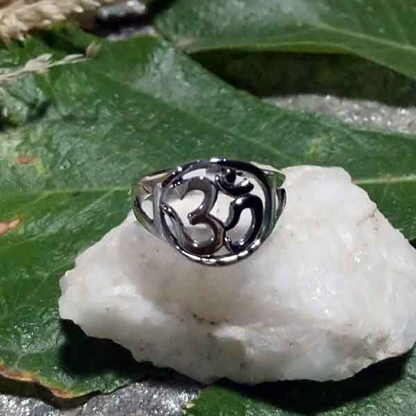Anillo de Plata con OM en sánscrito - Tienda Budista
