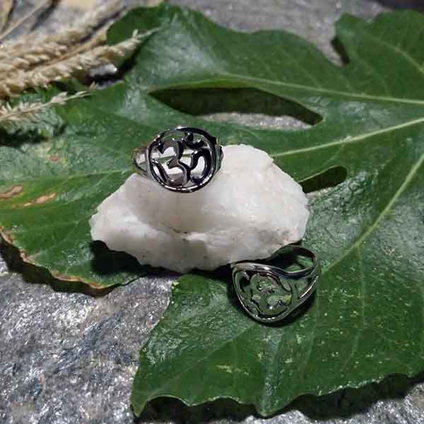 Anillo de Plata con OM en sánscrito - Tienda Budista