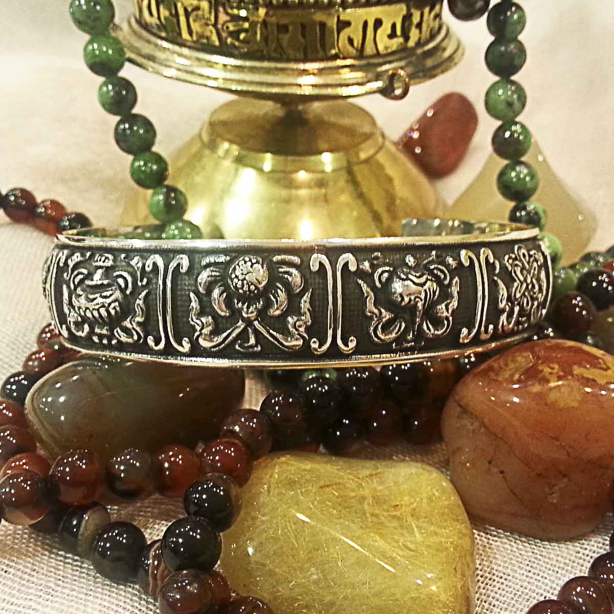 Brazalete de plata símbolos auspiciosos - Tienda Budista