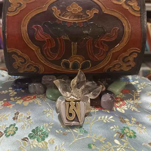 Colgante caja con Om - Tienda Budista
