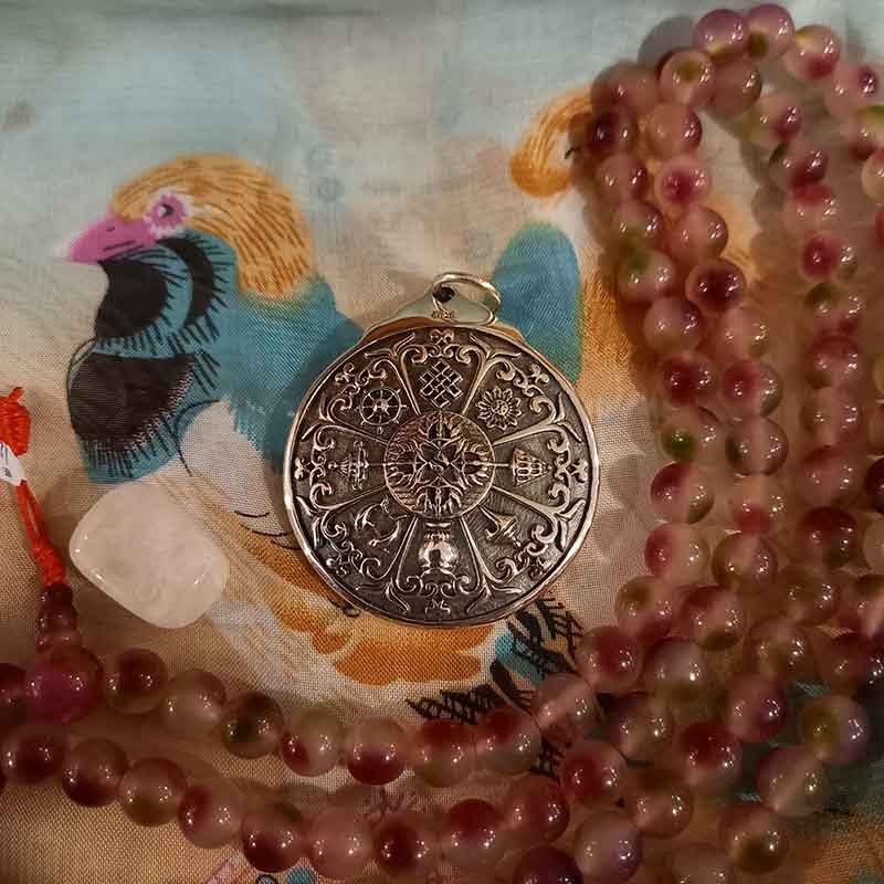 Medallón símbolos auspiciosos - Tienda Budista
