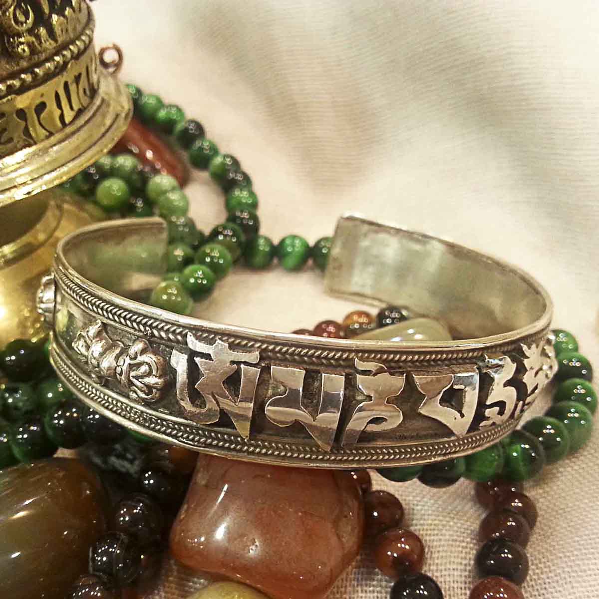 Pulsera de plata Chenrezig - Tienda Budista
