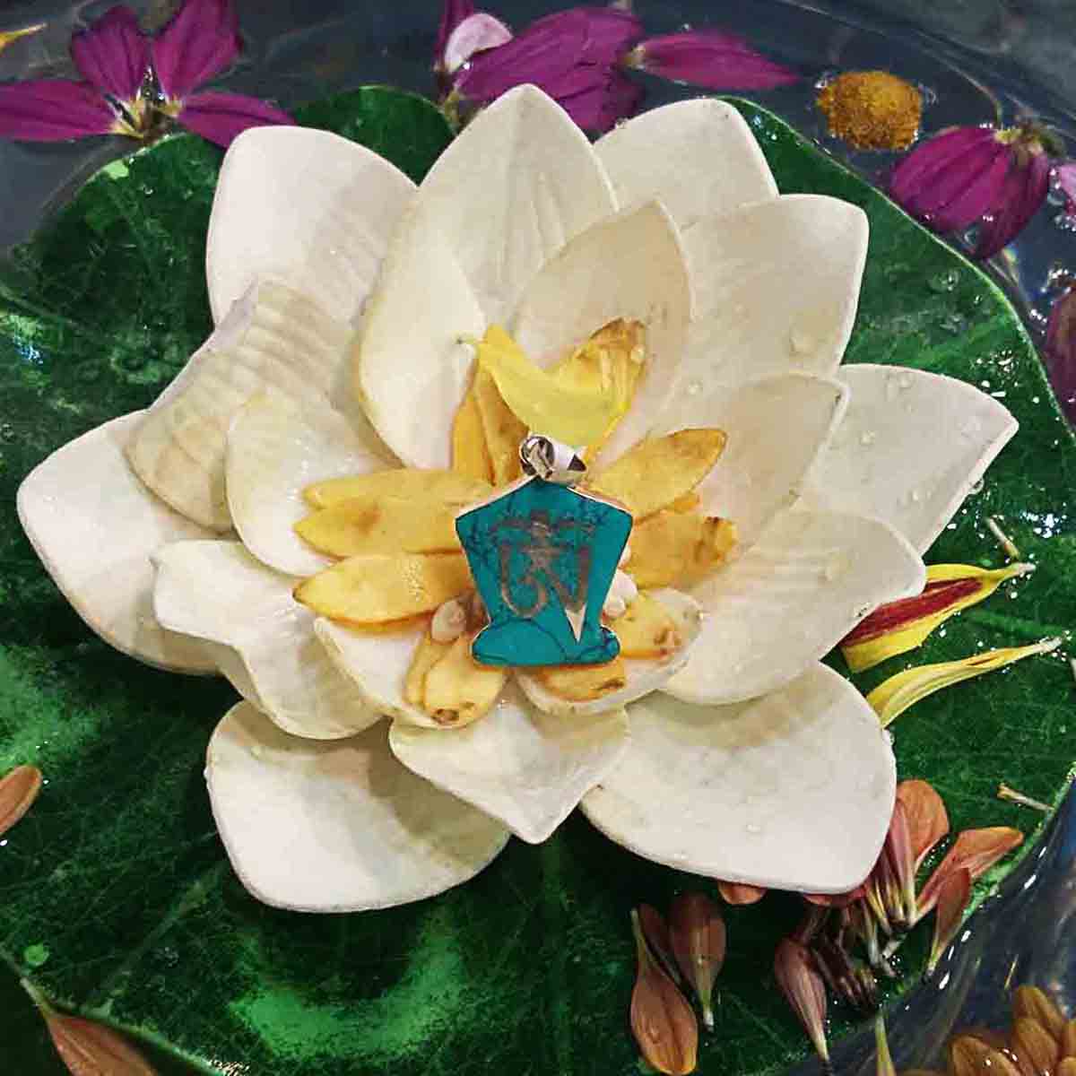 Colgante OM tibetano - Tienda Budista