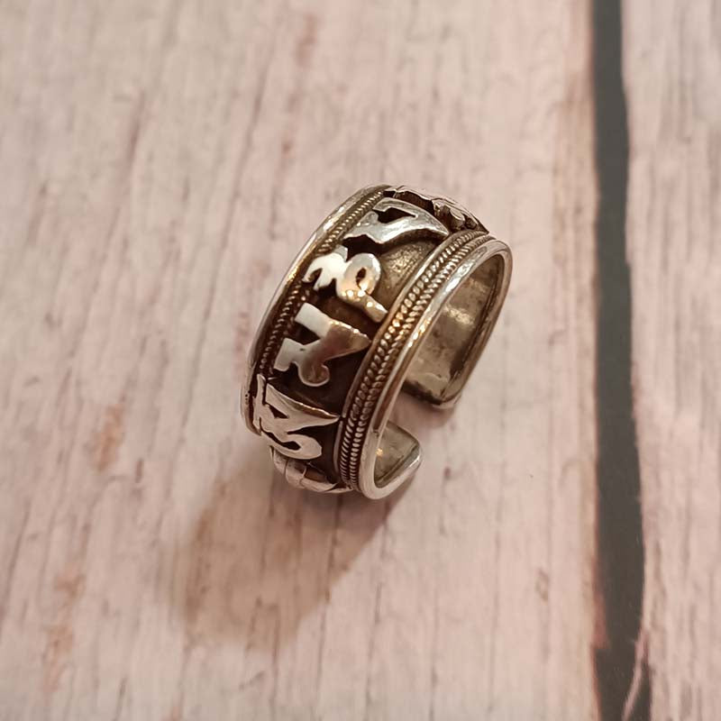 Anillo de plata Om Mani