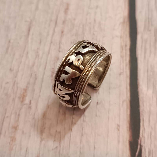 Anillo de plata Om Mani