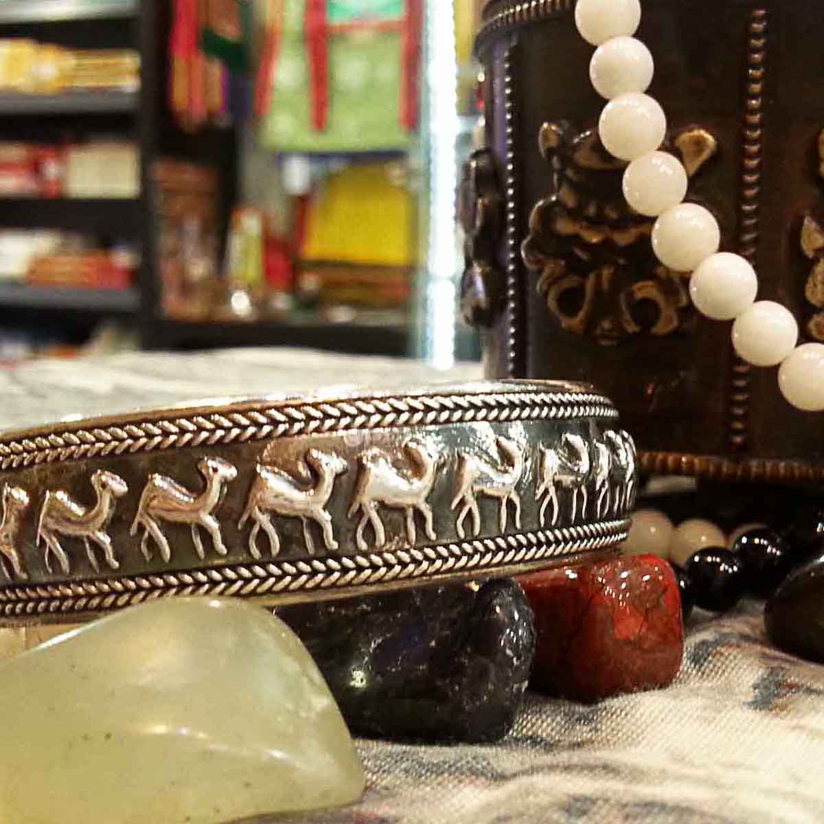 Brazalete de plata con dromedarios - Tienda Budista