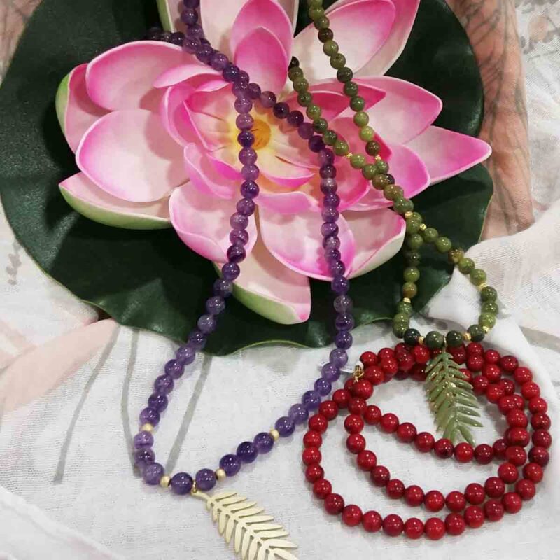 Collar con hoja de palma